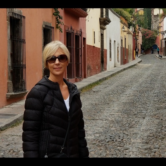 Meet your Posher, Annette - Picture 1 of 1